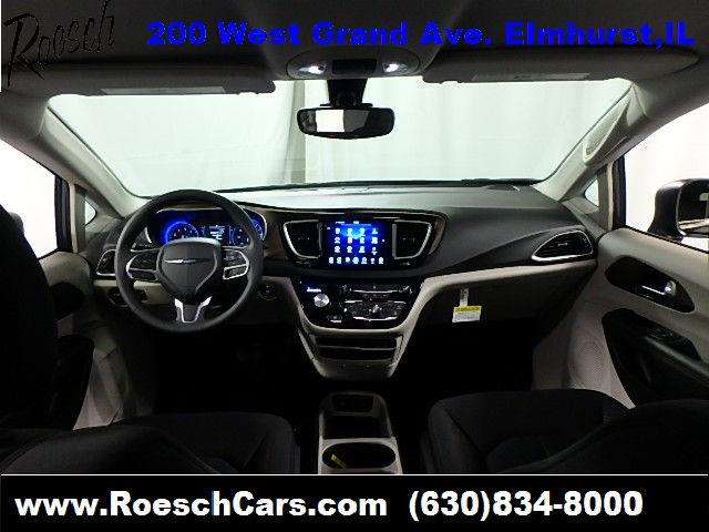 2017 Chrysler Pacifica Touring 4dr Mini-Van